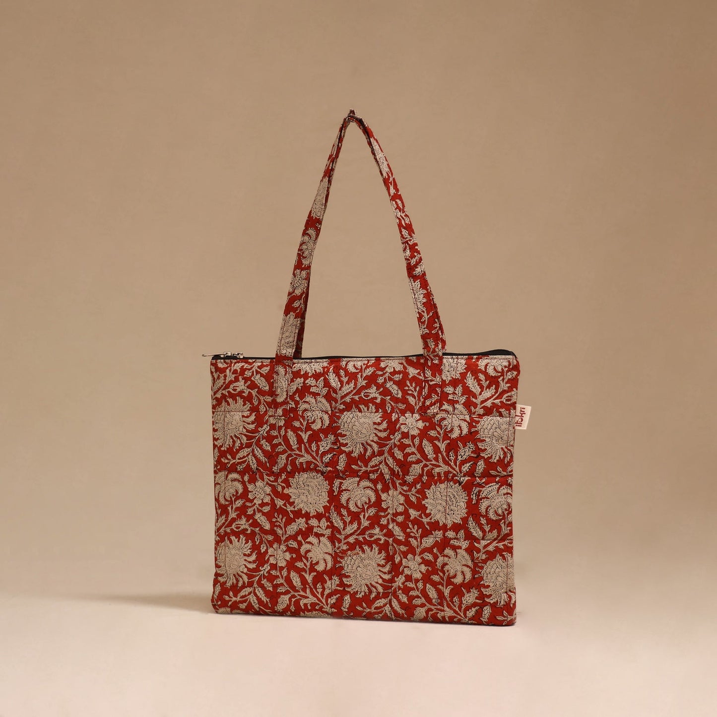 Handcrafted quilted handbag 04