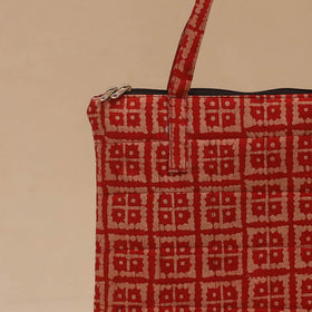 Handcrafted quilted handbag 26
