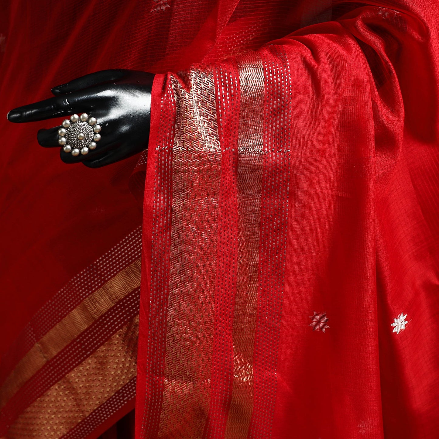 Red - handloom buti maheshwari saree with zari border 37