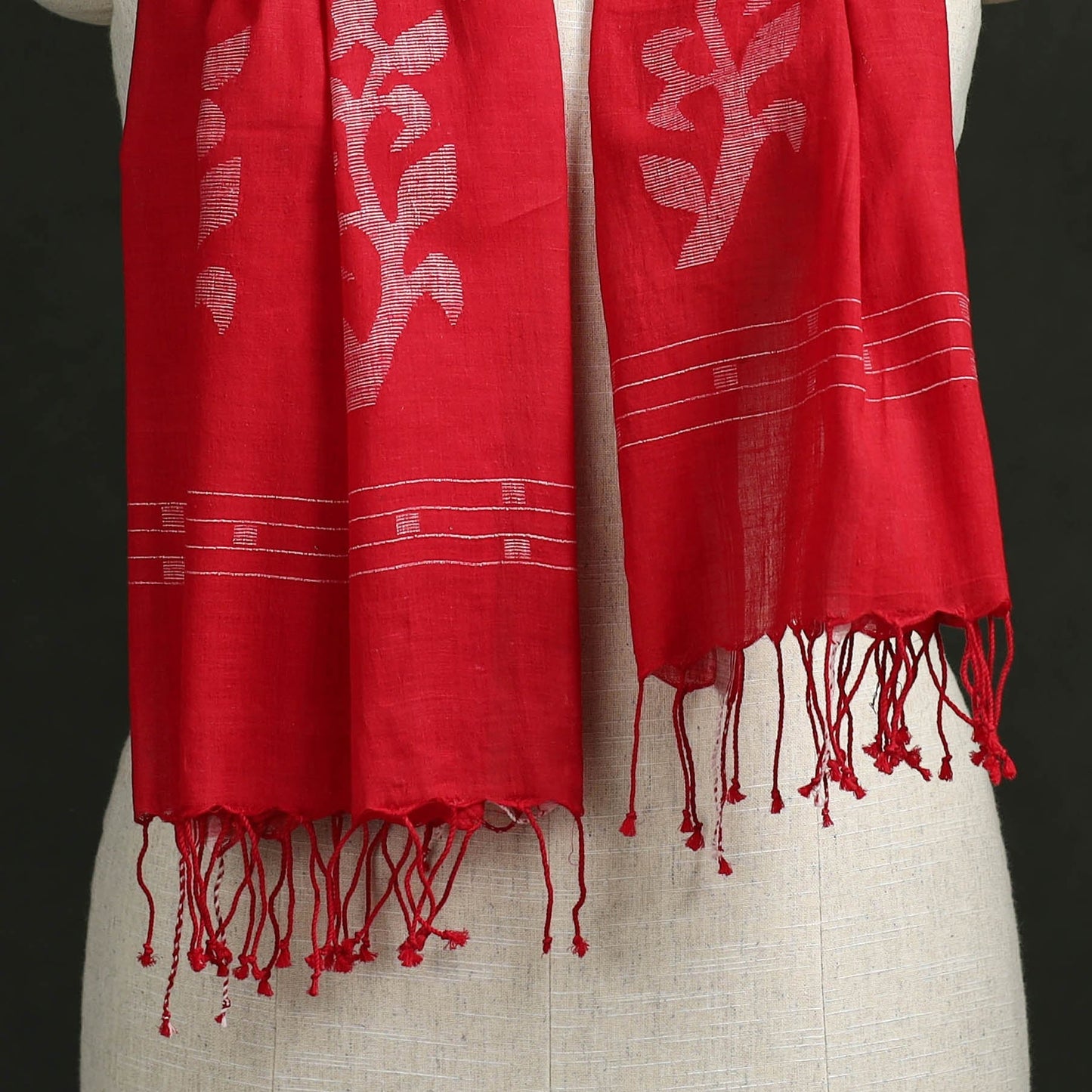 Handloom cotton burdwan jamdani stole with tassels 14