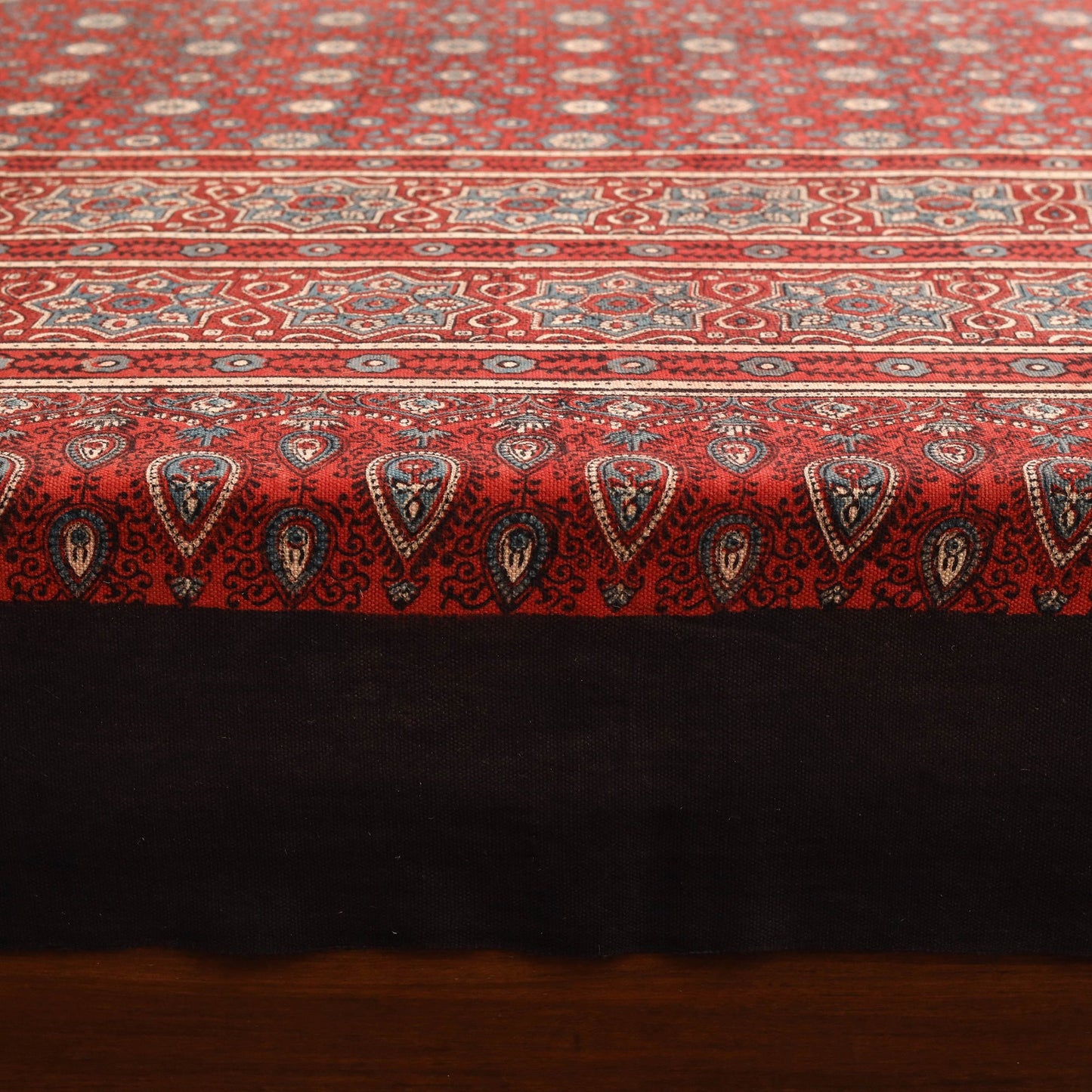 Red - handloom cotton double bed sheet (108 x 90 in) 04