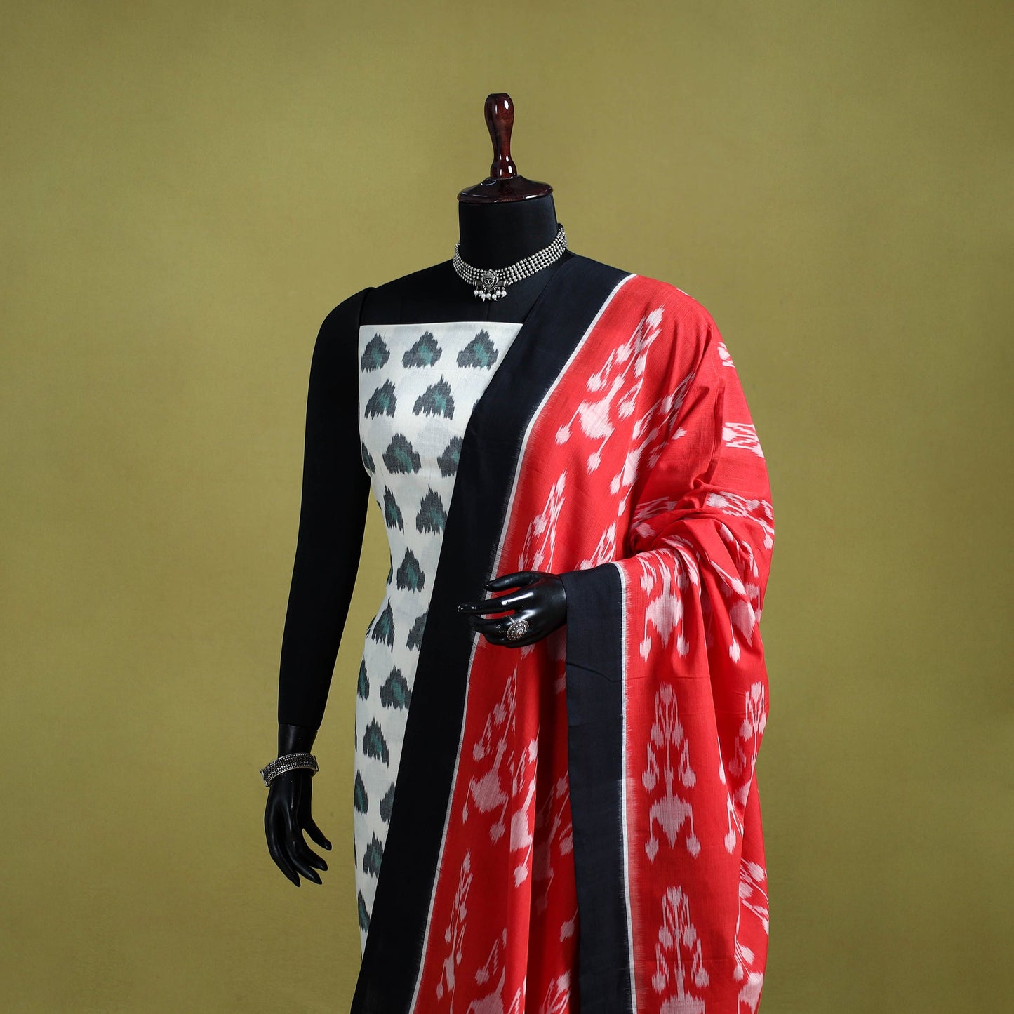 Red - handloom cotton pochampally ikat dupatta 01
