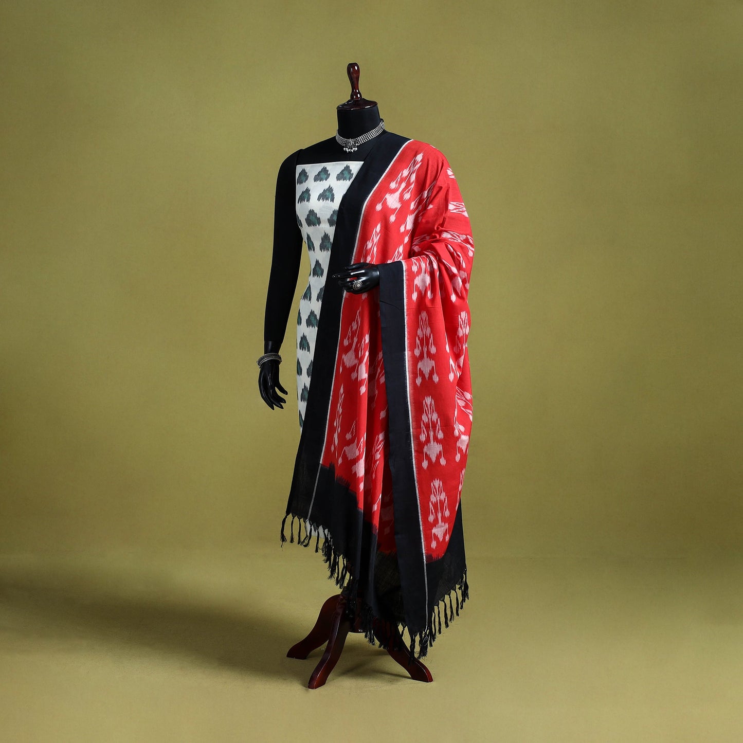 Red - handloom cotton pochampally ikat dupatta 01