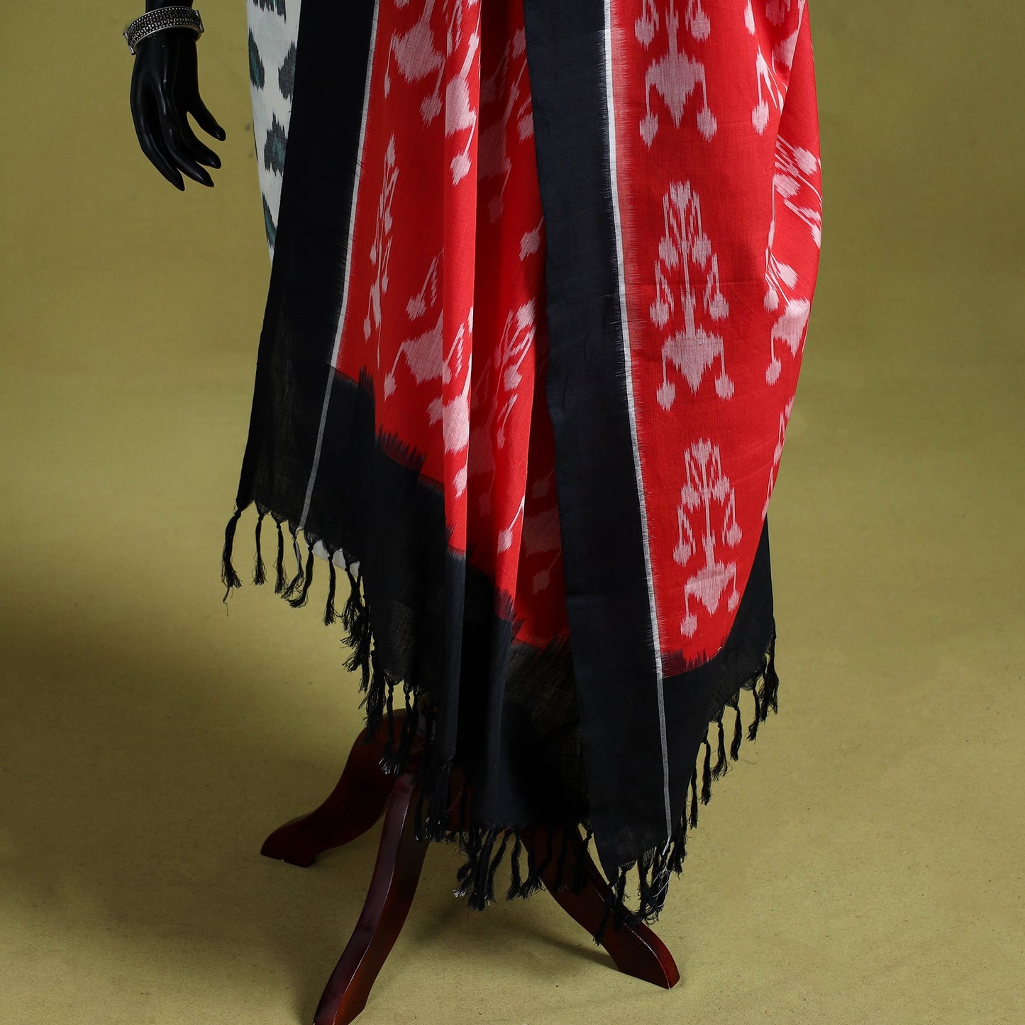 Red - handloom cotton pochampally ikat dupatta 01