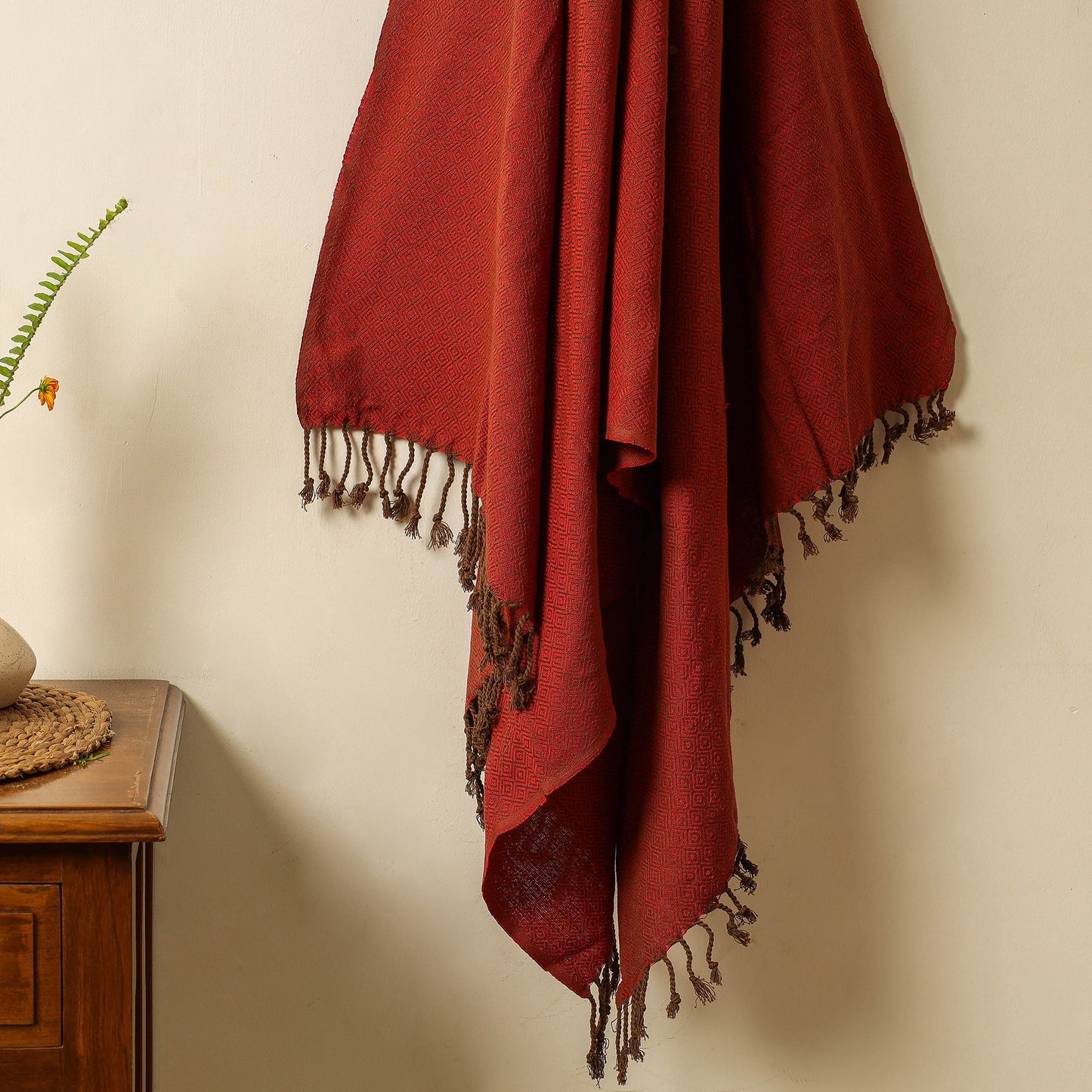 Buy Handloom Cotton Towel with Tassels from Bijnor by Nizam l iTokri.com
