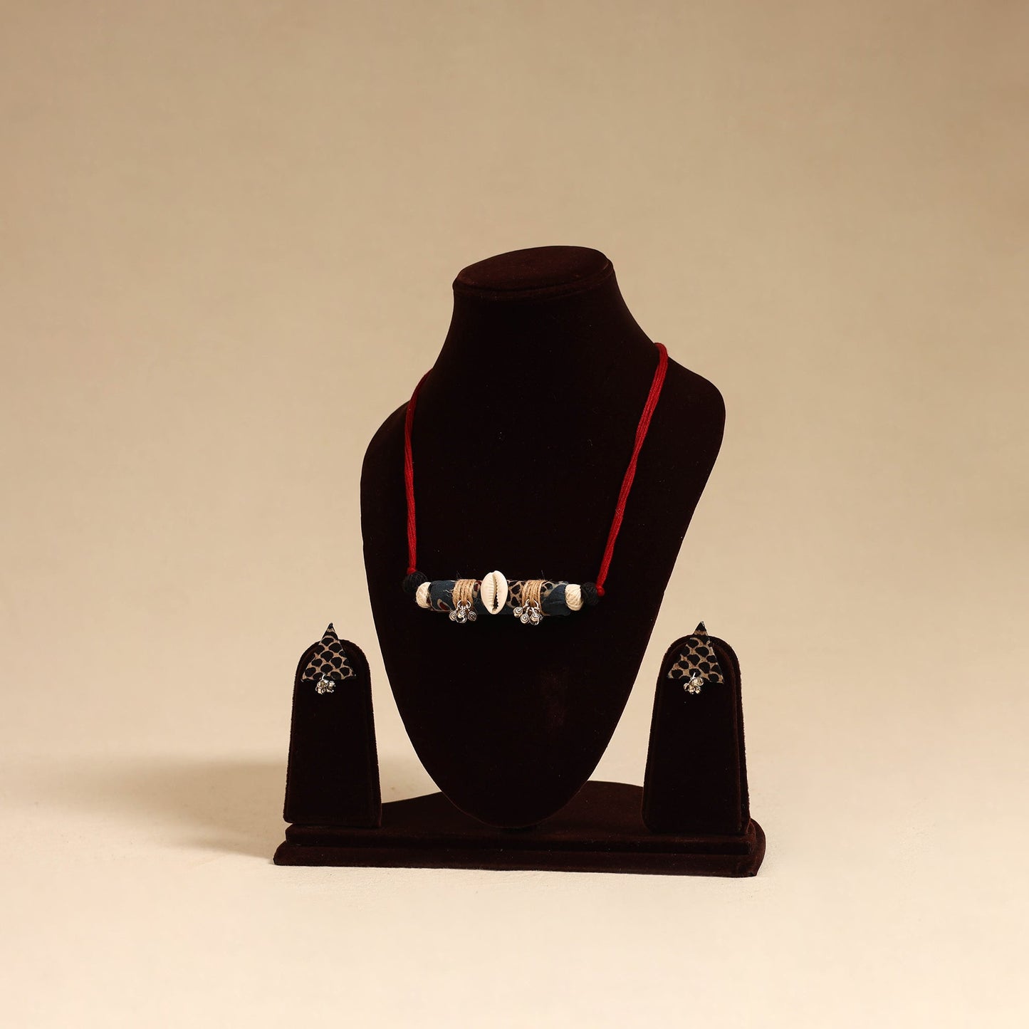 Red - handmade fabart shell necklace set 21 - handcrafted