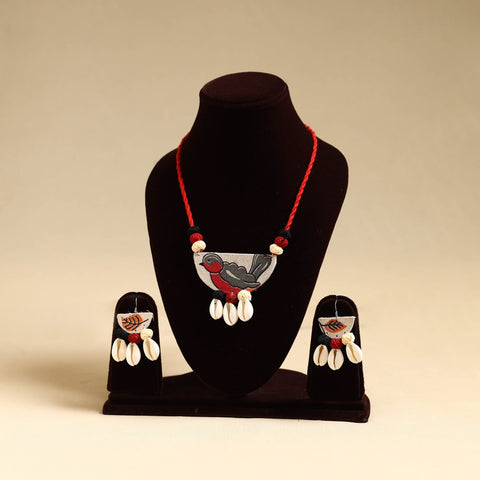 Buy Handmade Fabart Shell Necklace Set