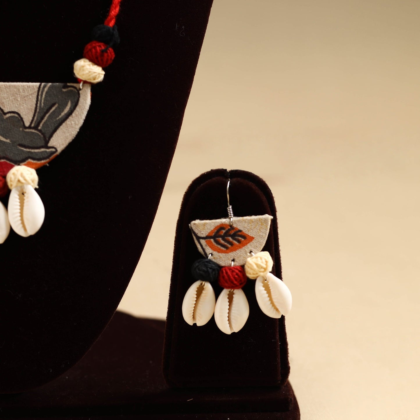 Buy Handmade Fabart Shell Necklace Set