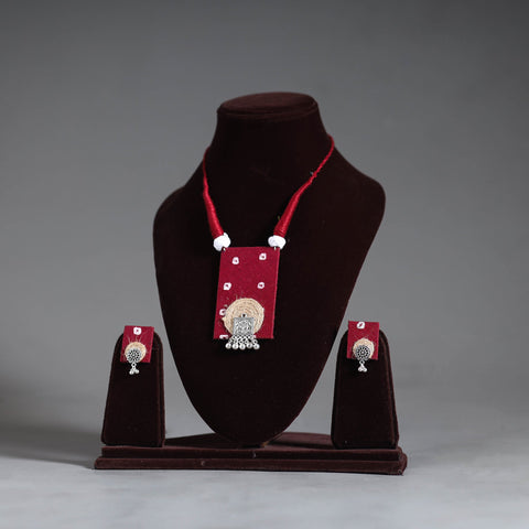 Buy Handmade Maroon GS Jute Fabart Necklace Set