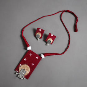 Buy Handmade Maroon GS Jute Fabart Necklace Set