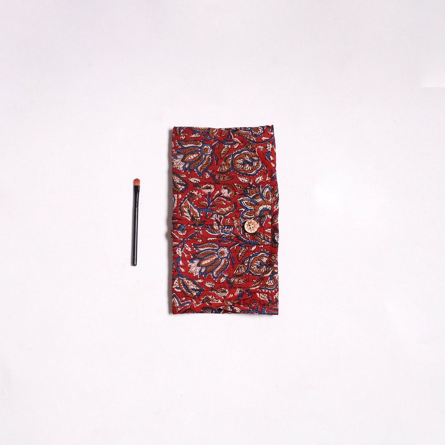 Handmade multipurpose segmented make-up brush wrap
