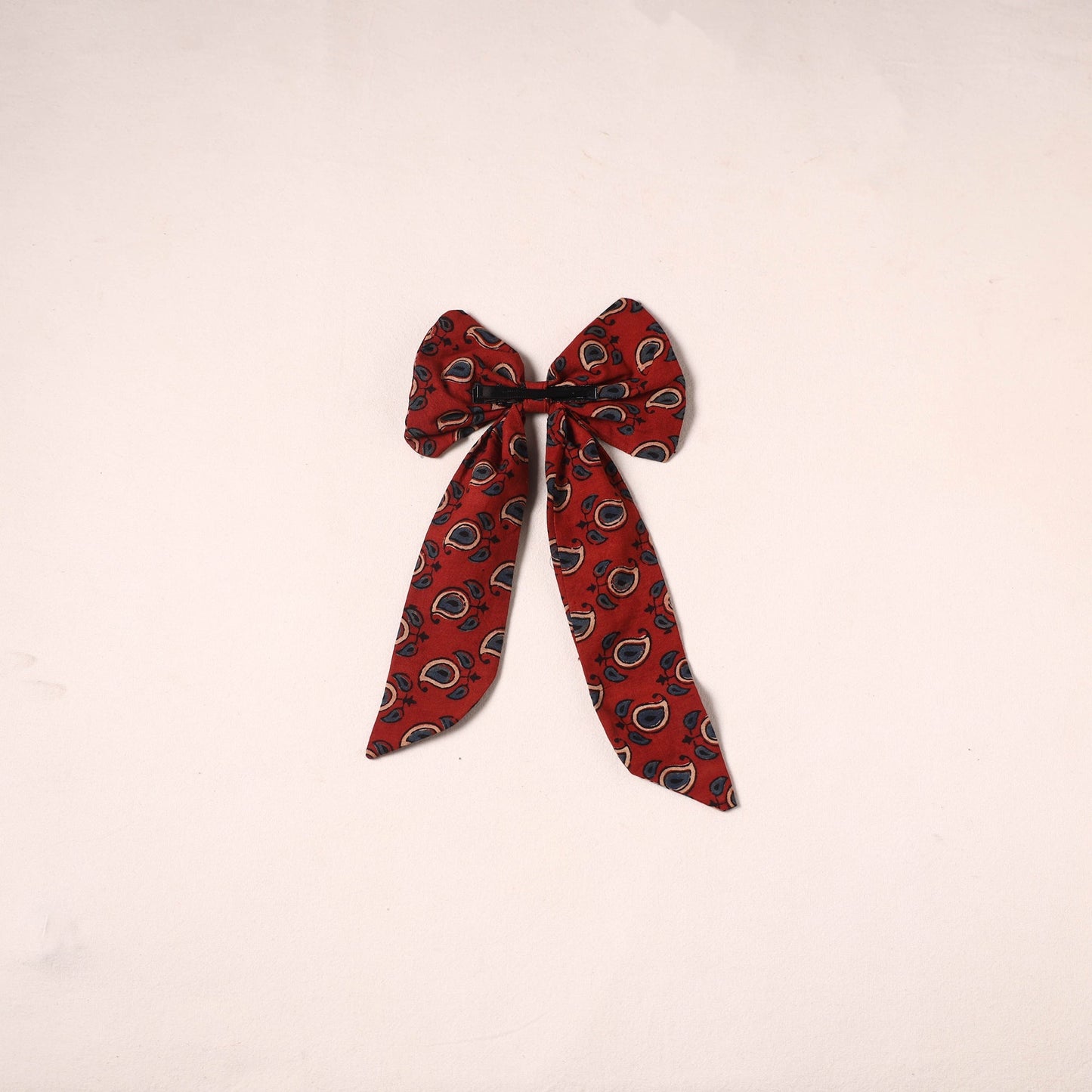 Handmade women’s bow hair clip 01 - handcrafted