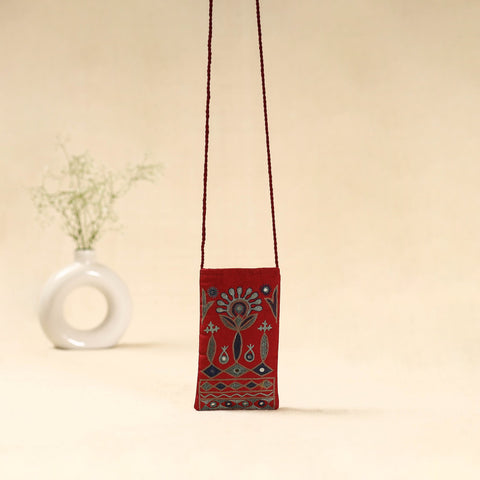 Kutch ahir hand embroidered sling dori mobile pouch 92