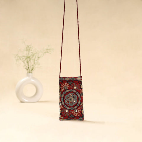 Kutch ahir hand embroidered sling dori mobile pouch 96