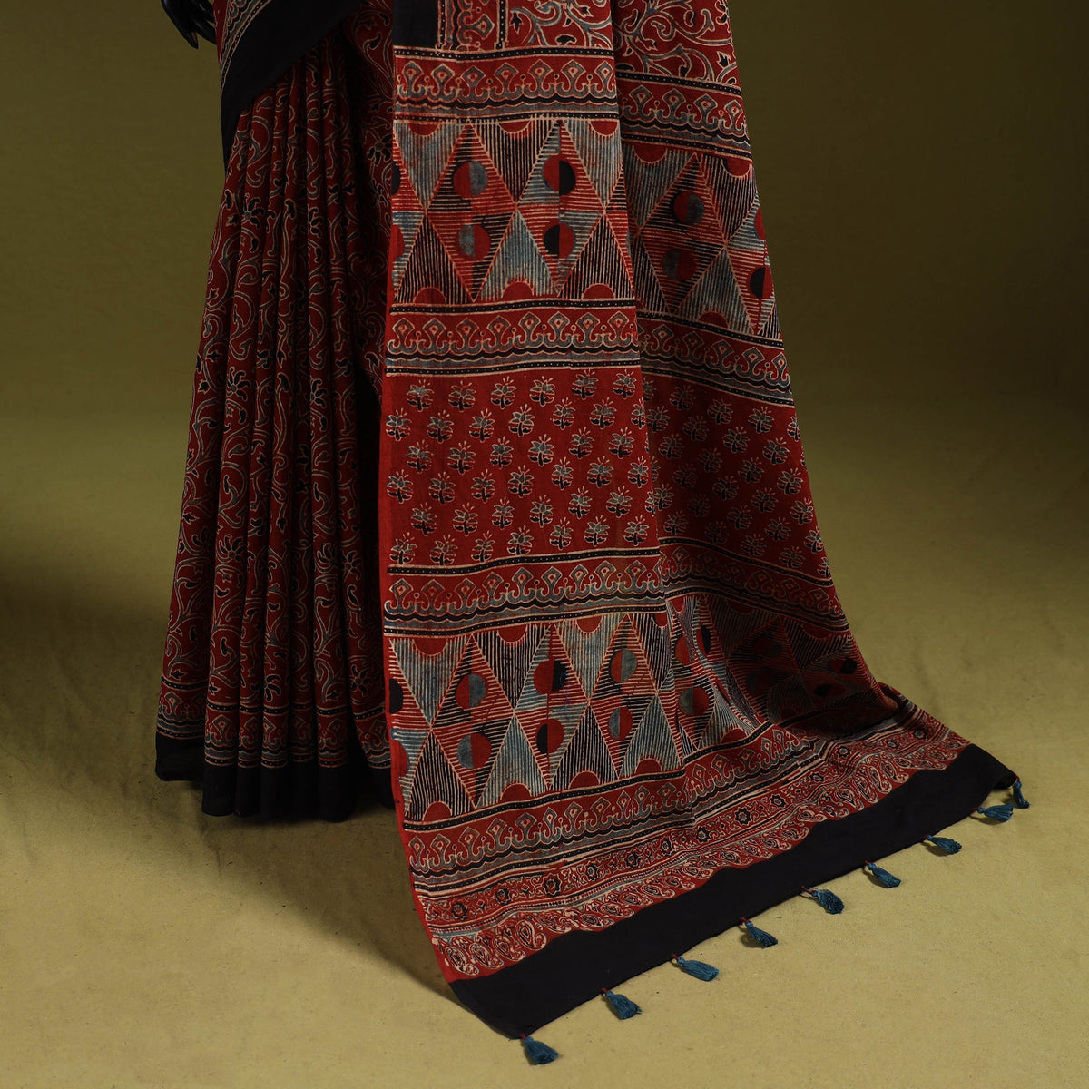 Kutch hand block print natural dyed pure mul cotton ajrakh