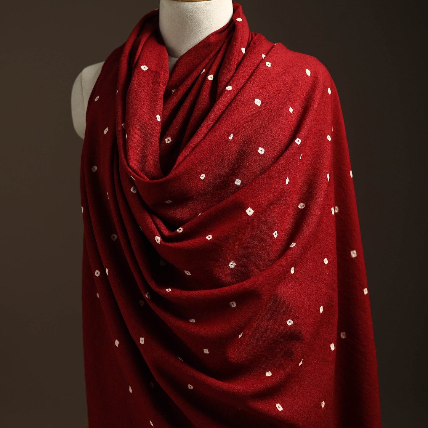 Kutch handwoven merino wool bandhani tie-dye shawl 02