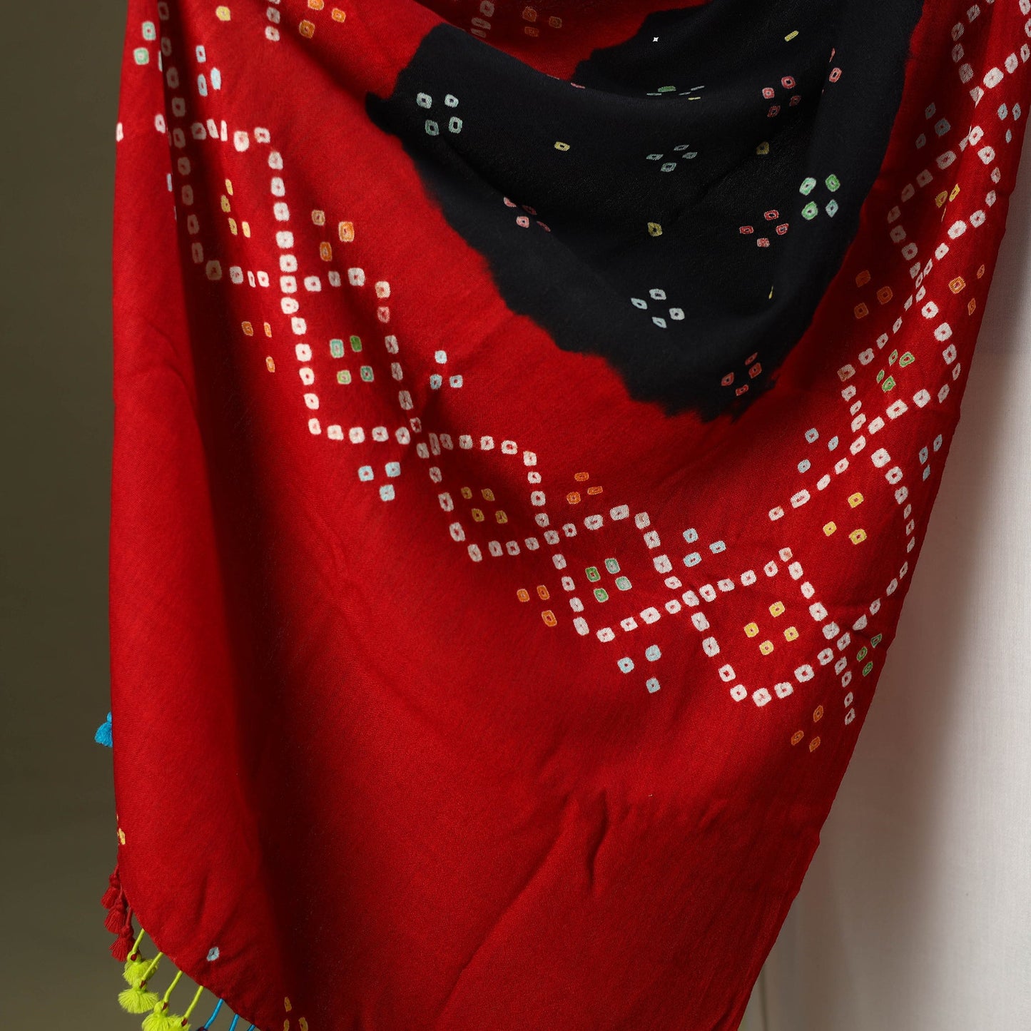  Kutch Handwoven Tie-Dye Wool Bandhani Stole