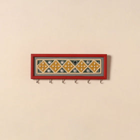 Kutch mud mirror work lippan art key holder (4 x 12 in)