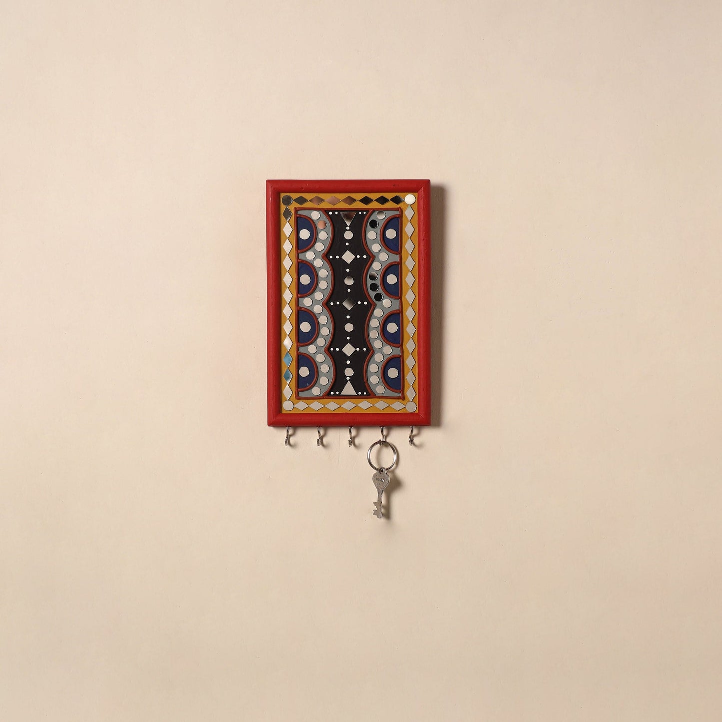 Kutch mud mirror work lippan art key holder (9 x 6 in) 26