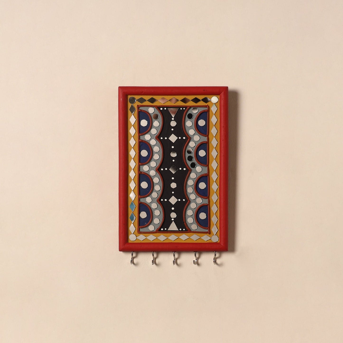 Kutch mud mirror work lippan art key holder (9 x 6 in) 26
