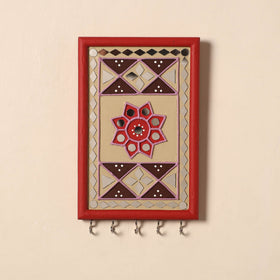 Kutch mud mirror work lippan art key holder (9 x 6 in) 41