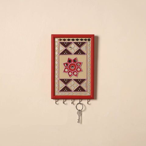 Kutch mud mirror work lippan art key holder (9 x 6 in) 41