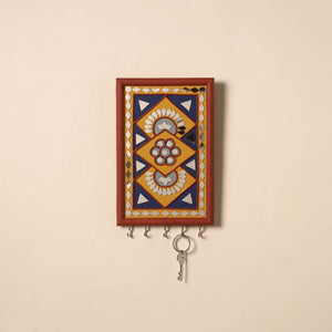 Kutch mud mirror work lippan art key holder (9 x 6 in) 46