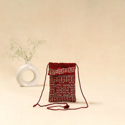 Kutch neran hand embroidered sling bag 245 - handcrafted