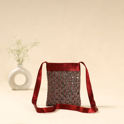 Kutch neran hand embroidered sling bag 49 - handcrafted