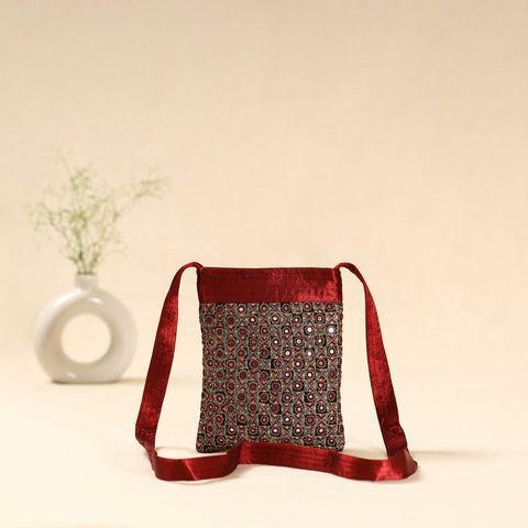 Kutch neran hand embroidered sling bag 49 - handcrafted