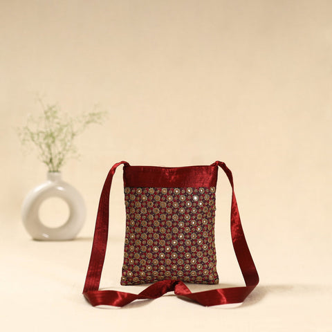 Kutch neran hand embroidered sling bag 51 - handcrafted