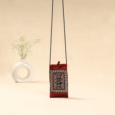 Kutch neran hand embroidered sling dori mobile pouch 106
