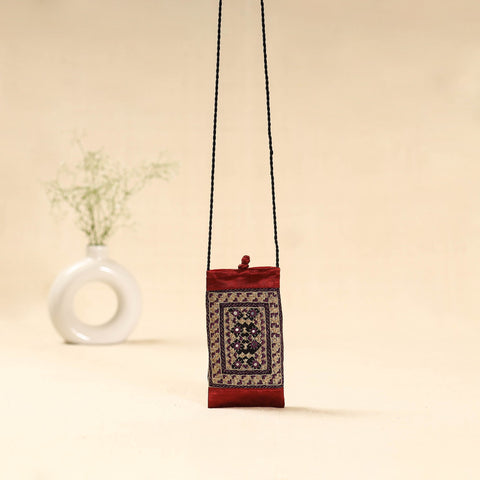 Kutch neran hand embroidered sling dori mobile pouch 106