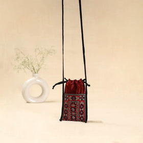 Kutch neran hand embroidered sling dori mobile pouch 216