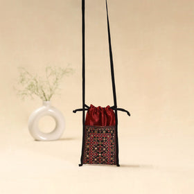 Kutch neran hand embroidered sling dori mobile pouch 218