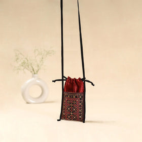 Kutch neran hand embroidered sling dori mobile pouch 218
