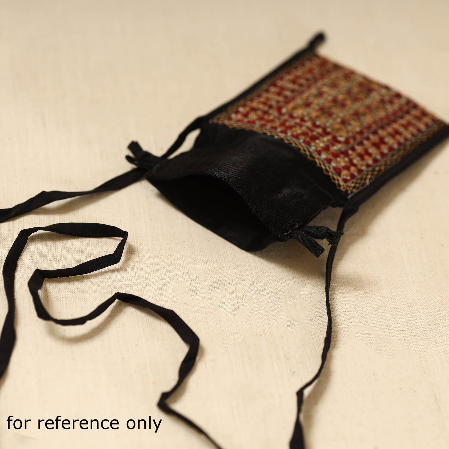 Kutch neran hand embroidered sling dori mobile pouch 218