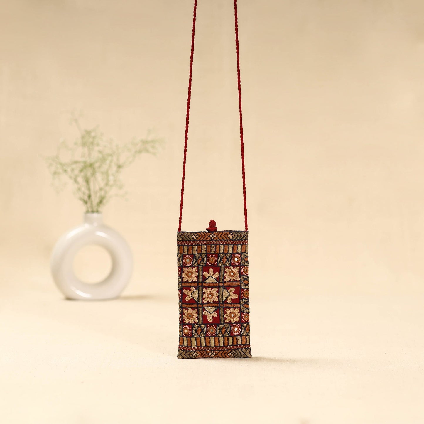 Kutch node hand embroidered sling dori mobile pouch 103