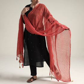 Buy Leheriya Tie-Dye Mothra Kota Doria Cotton Dupatta with Tassels Online at iTokri.com