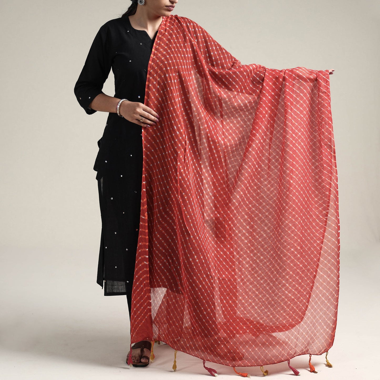 Buy Leheriya Tie-Dye Mothra Kota Doria Cotton Dupatta with Tassels Online at iTokri.com
