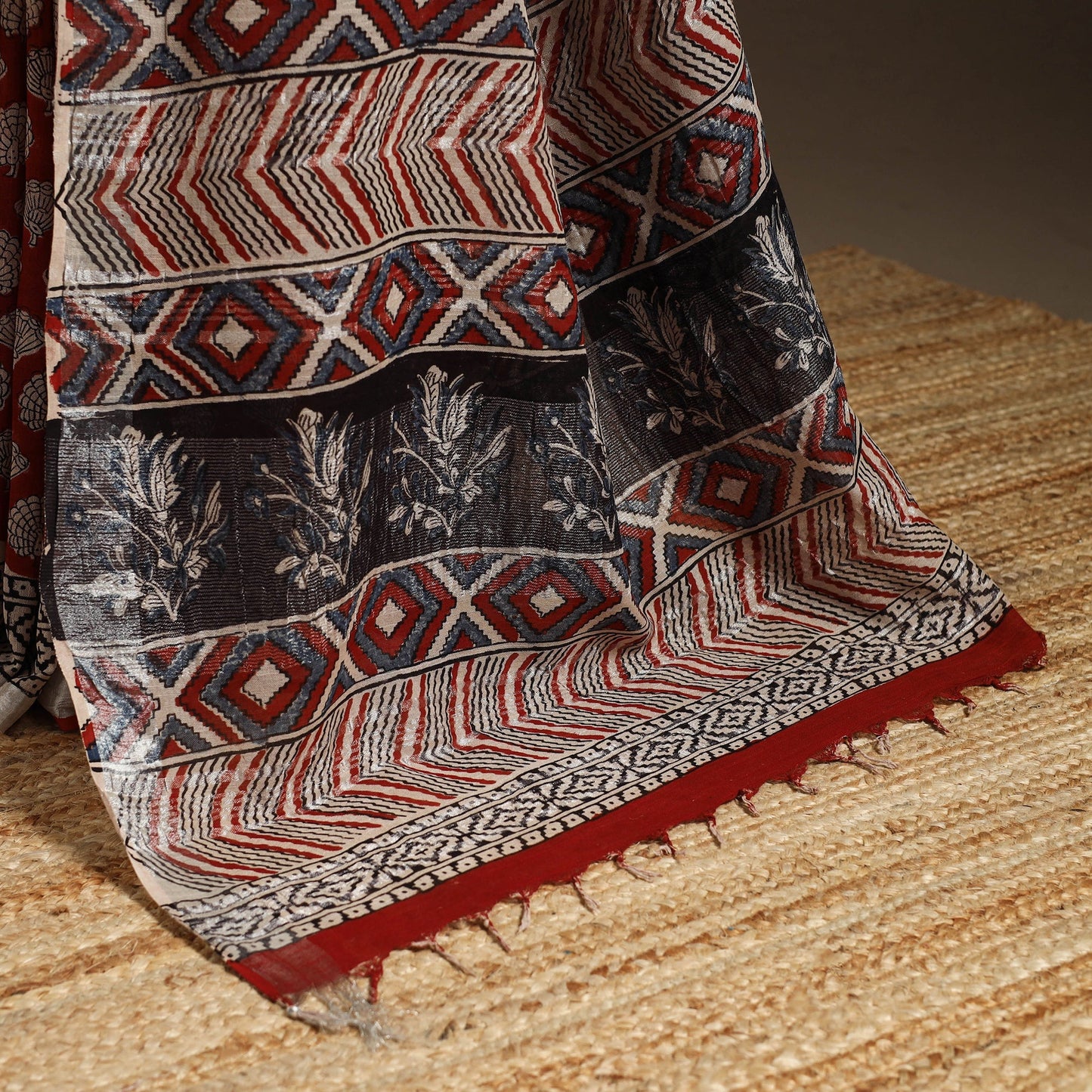 Linen hand bagru saree with zari border 01 - handcrafted