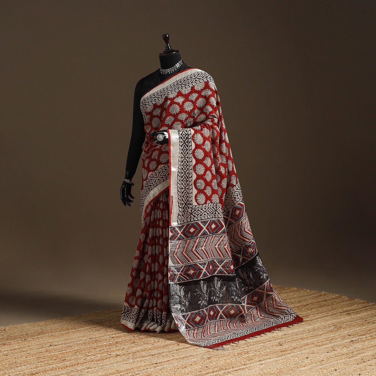 Linen hand bagru saree with zari border 01 - handcrafted