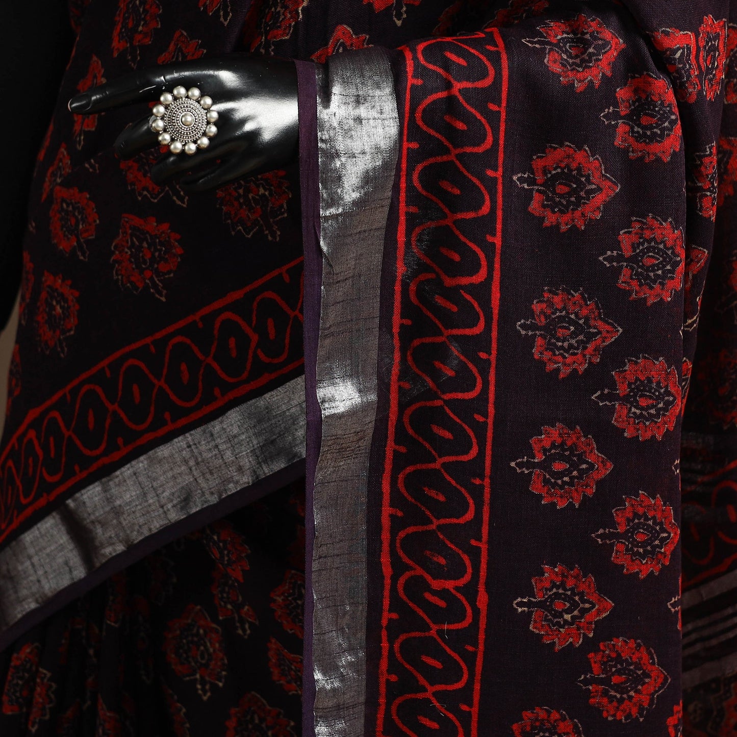 Linen hand bagru saree with zari border 04 - handcrafted