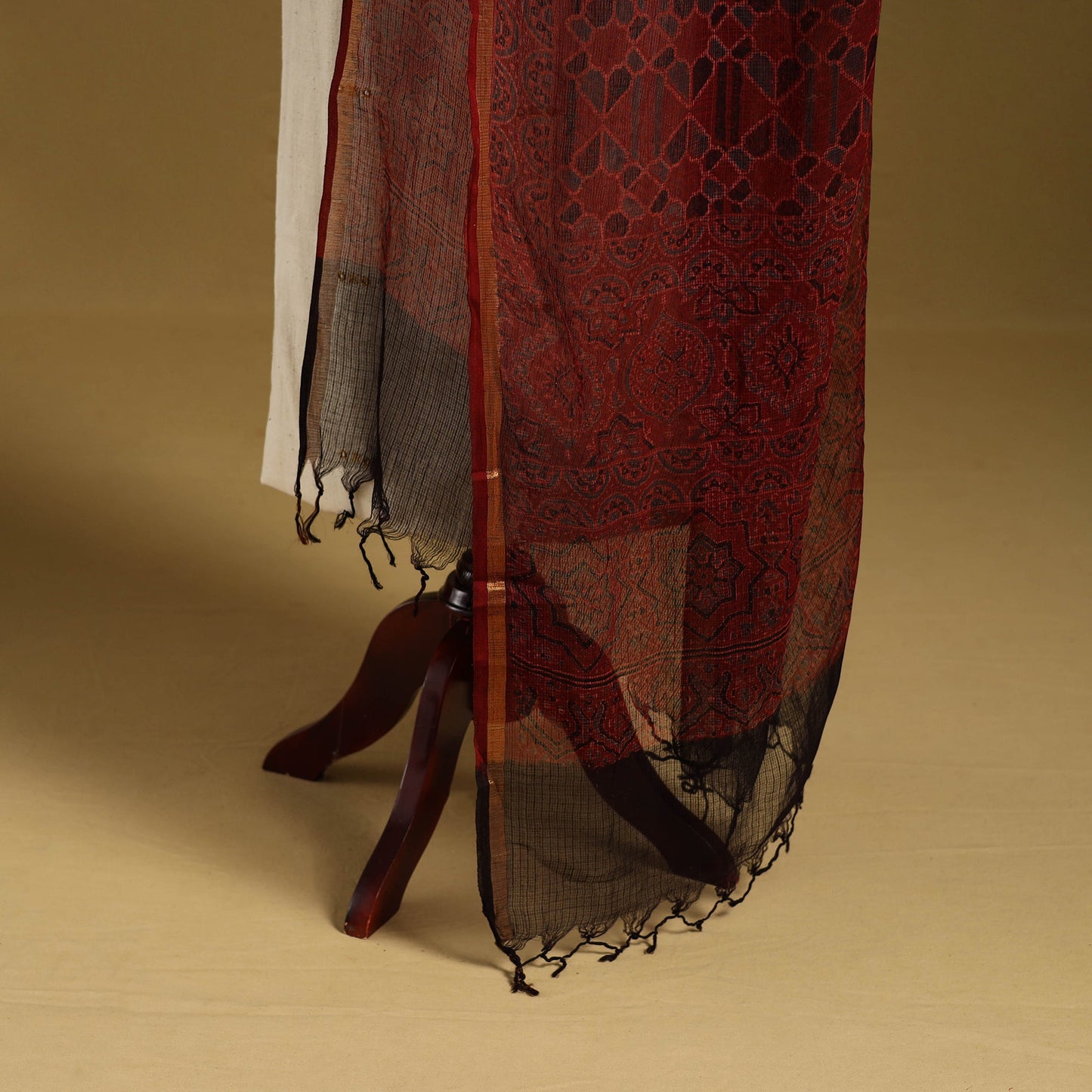 Red - natural dyed kota doria cotton dupatta 02