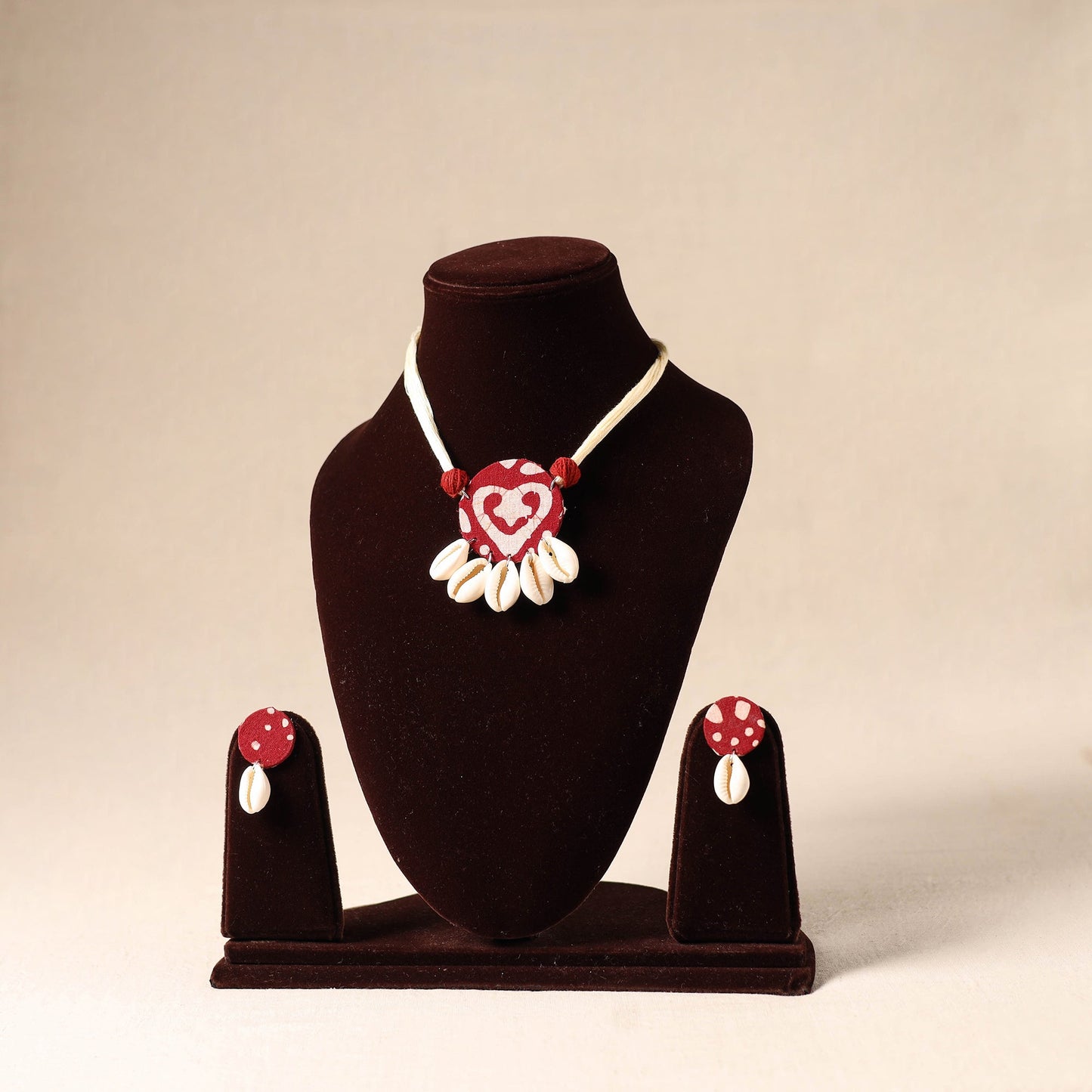 Shell Work Fabart Necklace Set