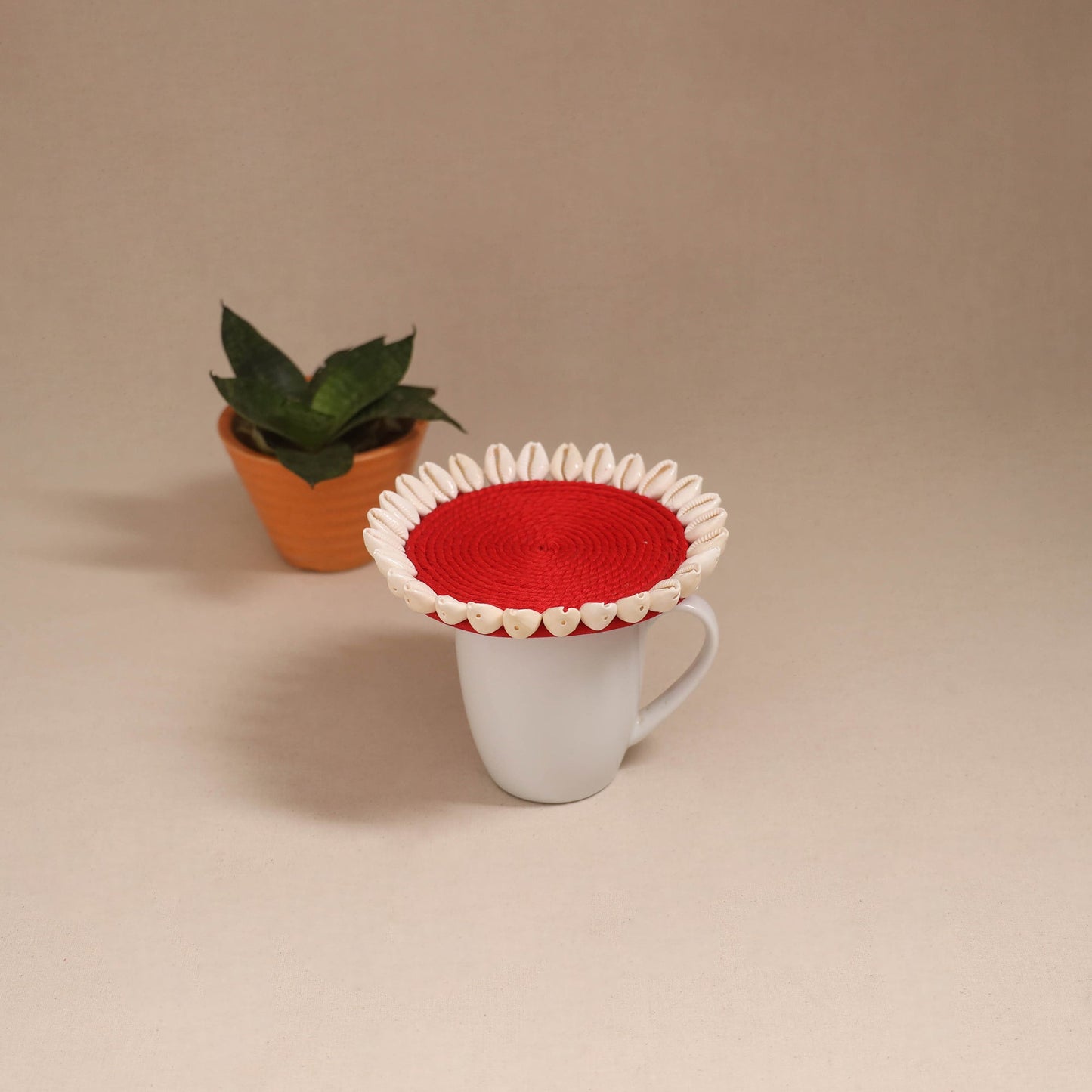 Shell work handcrafted thread coaster 02