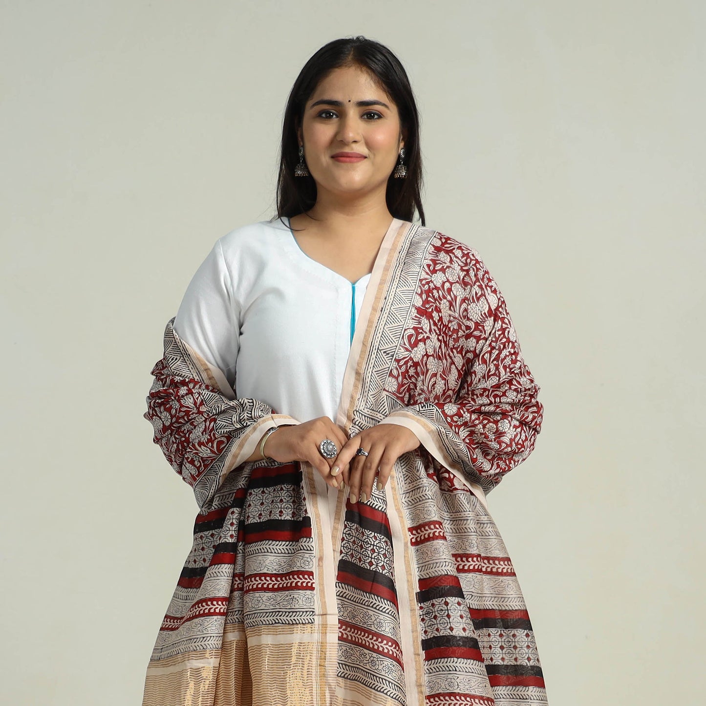 Red - traditional maheshwari silk bagh dupatta 05