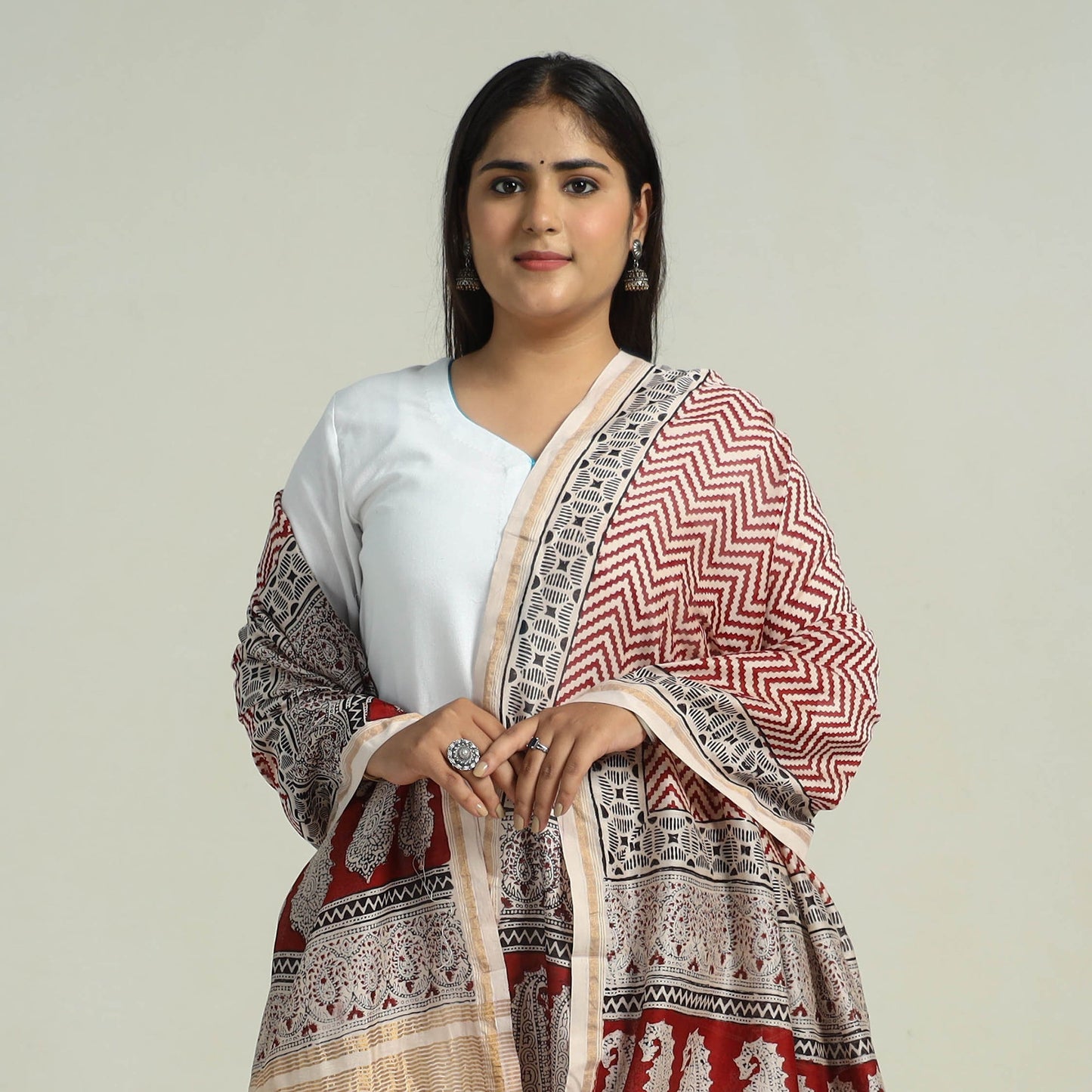 Red - traditional maheshwari silk bagh dupatta 10