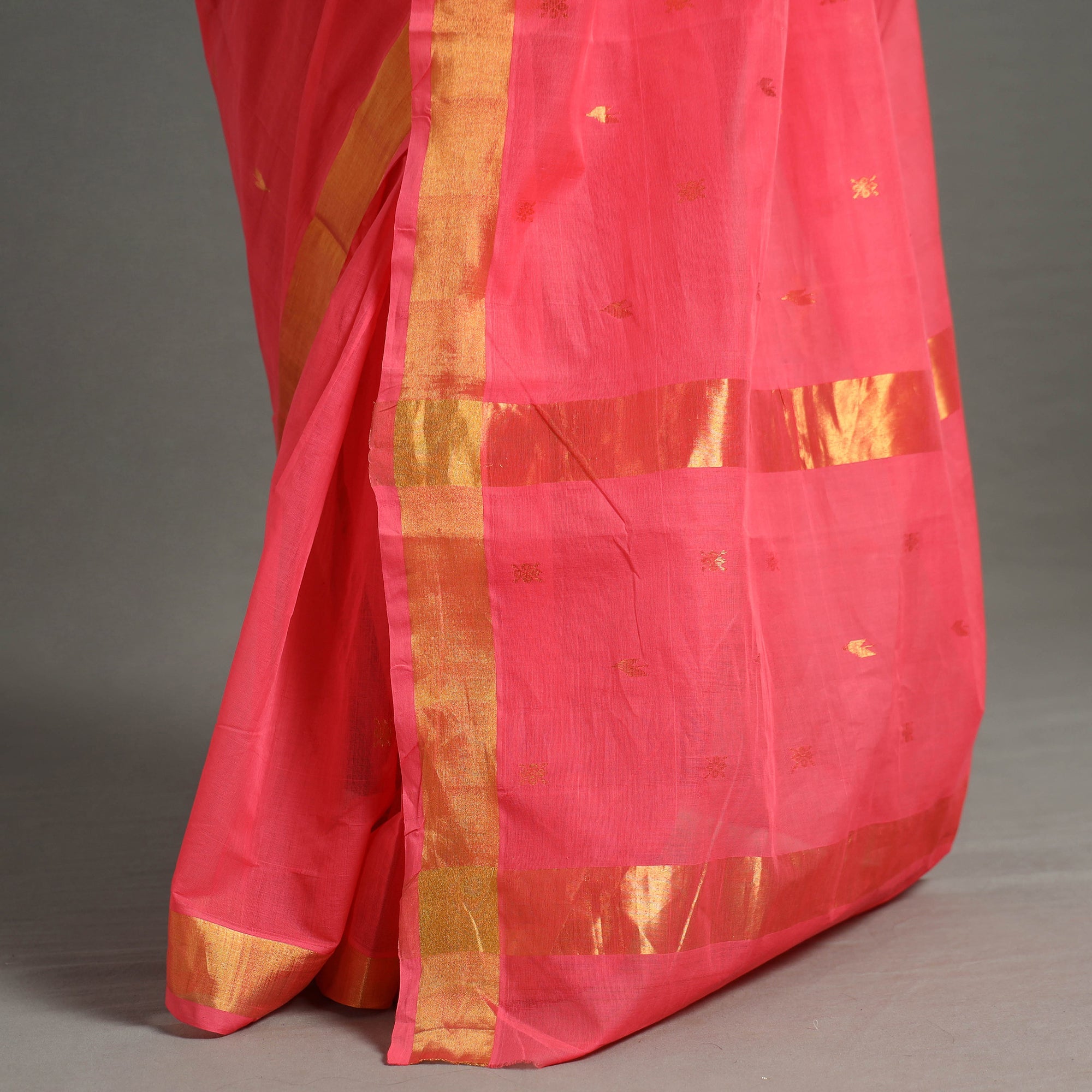  Traditional Venkatagiri Handloom Cotton Thread & Zari Buti Saree 30 Online at iTokri.com