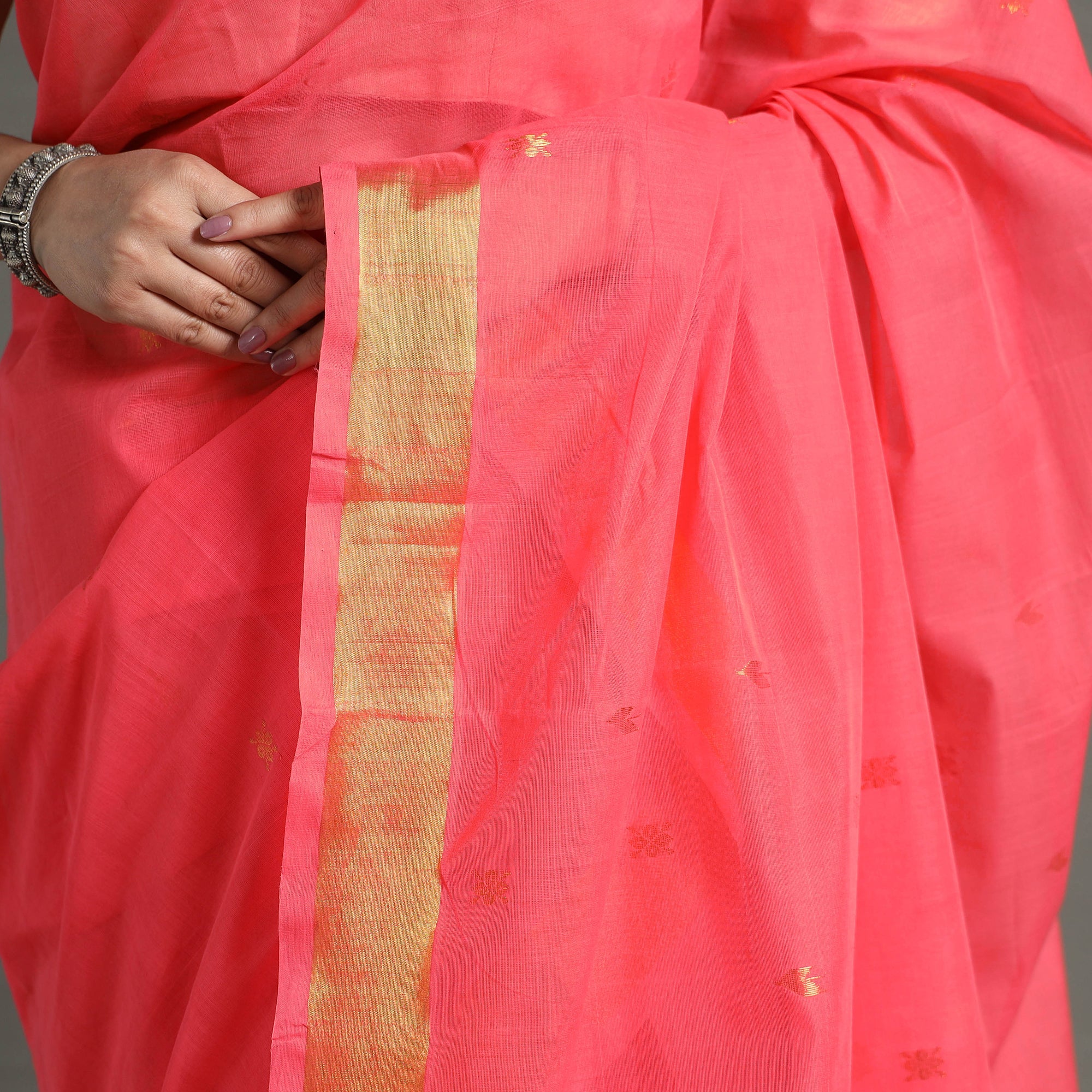  Traditional Venkatagiri Handloom Cotton Thread & Zari Buti Saree 30 Online at iTokri.com